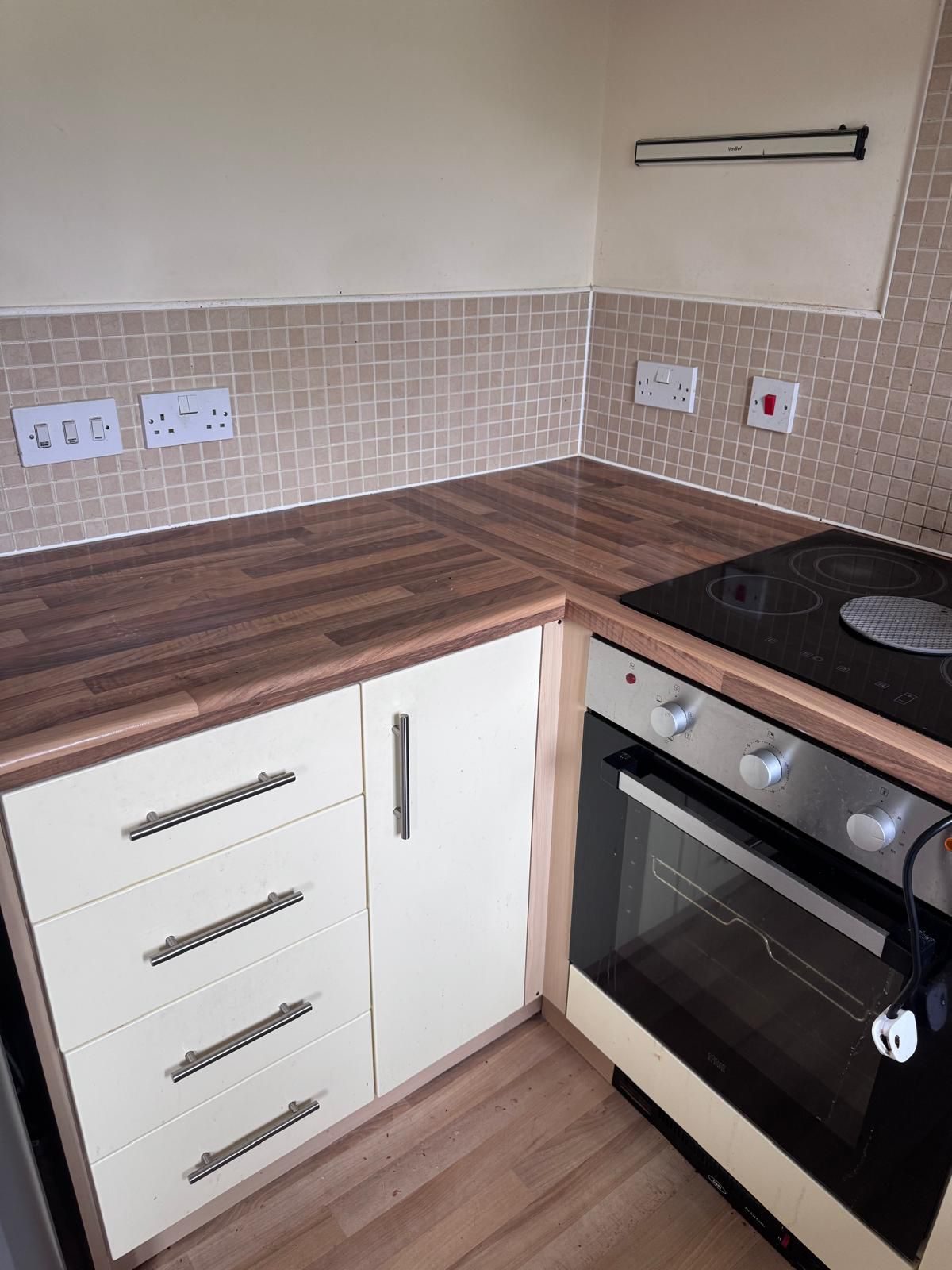 A cleared and cleaned kitchen ready for a house sale or move